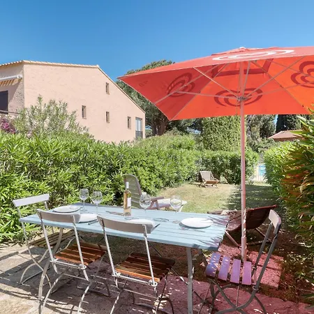 Magnificent Newly Renovated Close To & Swimming Pool Apartment