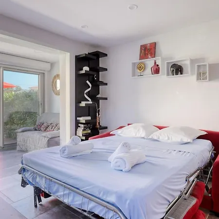 Apartment Magnificent Newly Renovated Close To & Swimming Pool *